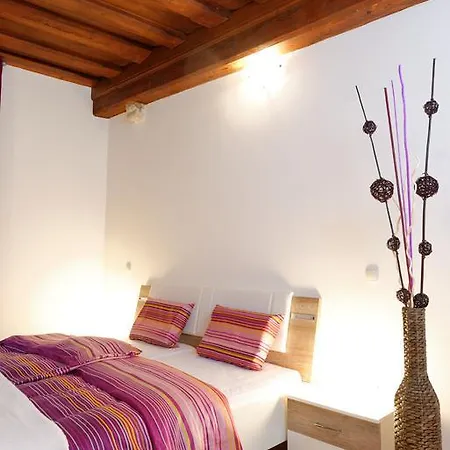 Center Apartment *